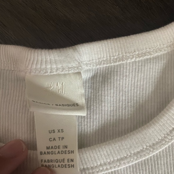 XS H&M basic tees - Picture 3 of 3